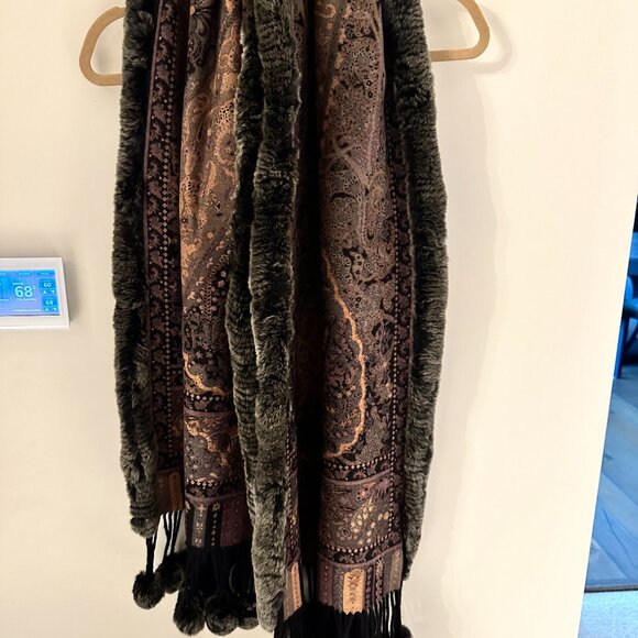 CASHMERE PAISLEY WRAP ROYAL GRADE CASHMERE FUR POM POMS - Picture 1 of 5